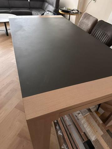 Eettafel met 6 lederen stoelen maat tafel 199x98 cm beschikbaar voor biedingen