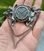 Vintage broche klok met engelen, Ophalen of Verzenden, Zo goed als nieuw, Overige materialen