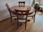 Notenhouten tafel met 4 stoelen uitschuifbaar rond ovaal, Antiek en Kunst, Ophalen