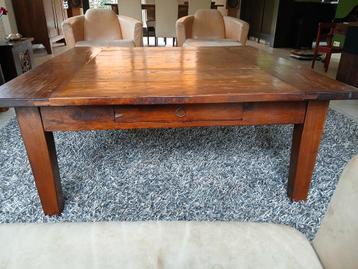 Vierkante teak houten salontafel.  120 cm bij 122 cm  beschikbaar voor biedingen