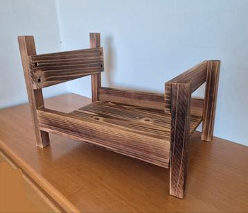 Newborn fotografie, houten bedje.  beschikbaar voor biedingen