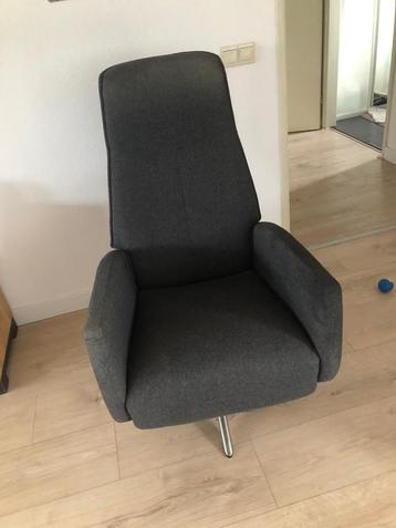 Moderne draaifauteuil relax in grijs uitklapbare voetensteun beschikbaar voor biedingen