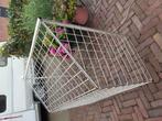 2 hockeygoaltjes met 2 zakken met hockeysticks. +/- 30 stuks, Ophalen