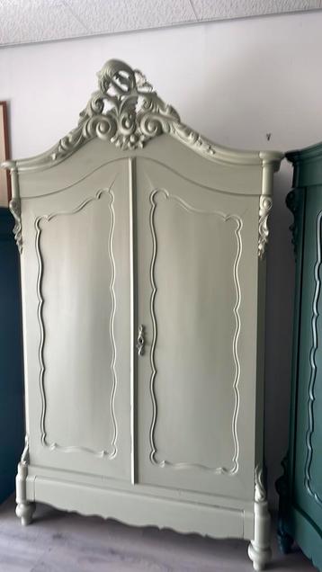 Biedermeier kuif kast beschikbaar voor biedingen