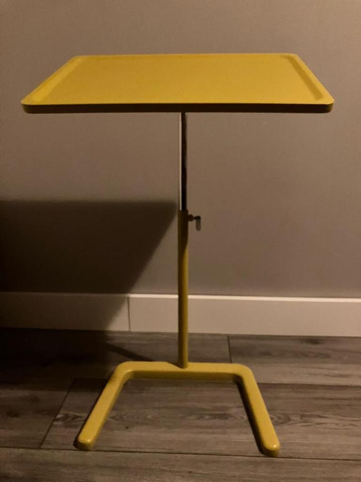 Vitra Nes Table - Mosterdgeel Bijzettafel/Laptoptafel, Huis en Inrichting, Tafels | Bijzettafels, Zo goed als nieuw, Rechthoekig