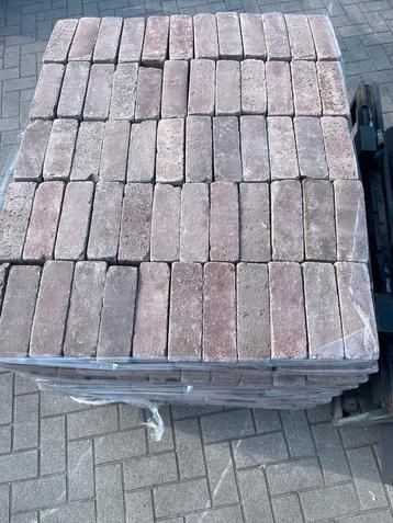 Gebakken Bestrating (Rood genuanceerd) beschikbaar voor biedingen