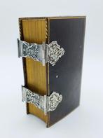 19e Eeuwse Bijbel met dubbel zilveren slot (4 evangelisten)