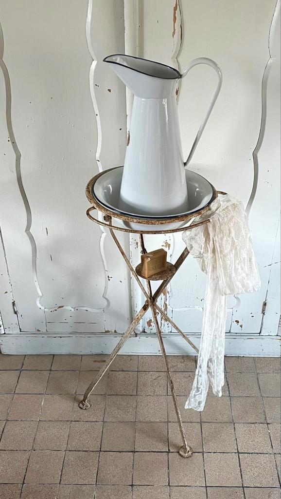 Brocante oud gietijzeren wastafel rekje met emaille schaal, Antiek en Kunst, Curiosa en Brocante, Ophalen of Verzenden