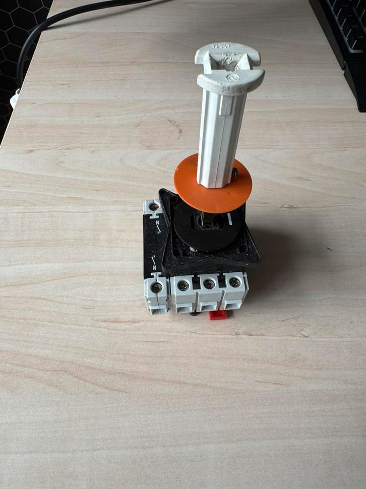 Schneider Lastscheider VZ11 – 25A 660V – Schakelaar, Hobby en Vrije tijd, Elektronica-componenten, Gebruikt, Ophalen of Verzenden