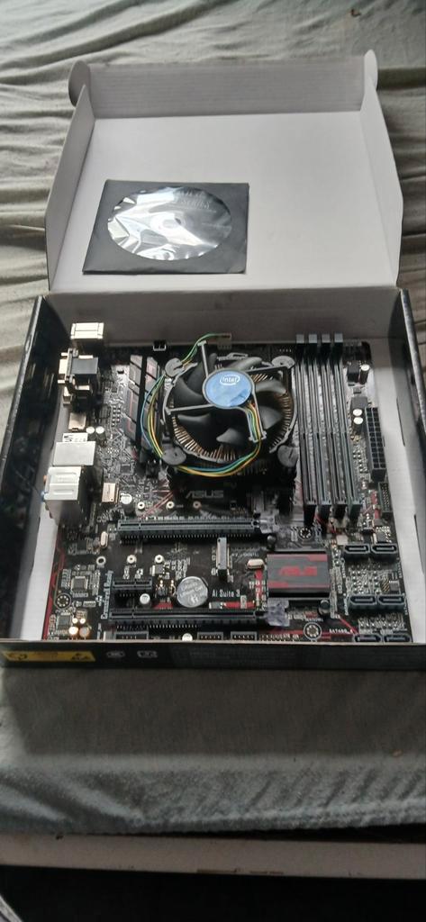 Moederbord, Computers en Software, Moederborden, Zo goed als nieuw, Intel, DDR4, Ophalen of Verzenden