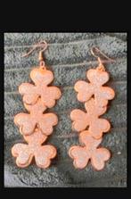 Oorbellen klavertjes, Sieraden, Tassen en Uiterlijk, Oorbellen, Verzenden, Nieuw, Goud, Hangers