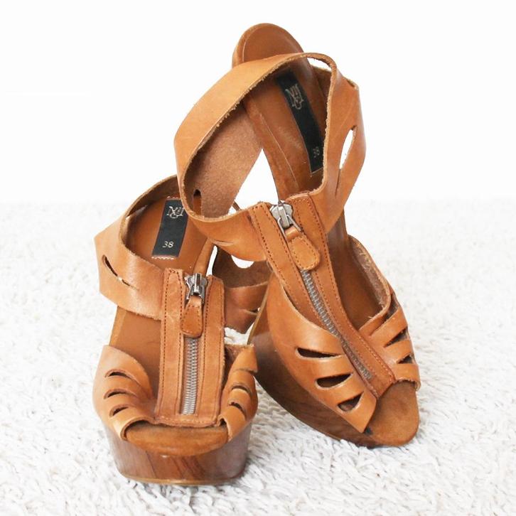 Prachtige Zacht Leren MNG Hakken (Maat 38) s16 € 30,-, Kleding | Dames, Schoenen, Zo goed als nieuw, Pumps, Bruin, Ophalen of Verzenden