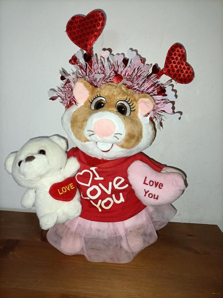 Leuke AH hamster Valentijn met beer I love you knuffel, Kinderen en Baby's, Speelgoed | Knuffels en Pluche, Zo goed als nieuw