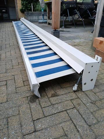 Knikarmscherm zonwering 475 x 250 cm. Nog zeer netjes beschikbaar voor biedingen