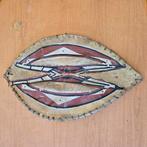Traditioneel Afrikaans schild gemaakt van dierenhuid, 76 x45, Antiek en Kunst, Ophalen