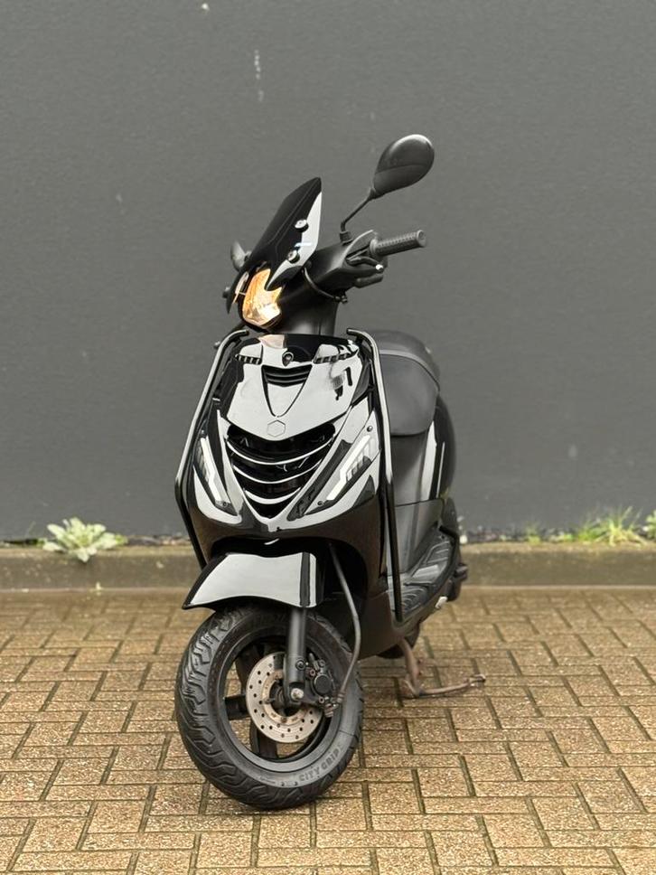 Piaggio Zip 4t 2015 KICKSTART FULL BLACK SP LED FULL OPTION!, Fietsen en Brommers, Scooters | Piaggio, Zo goed als nieuw, Zip