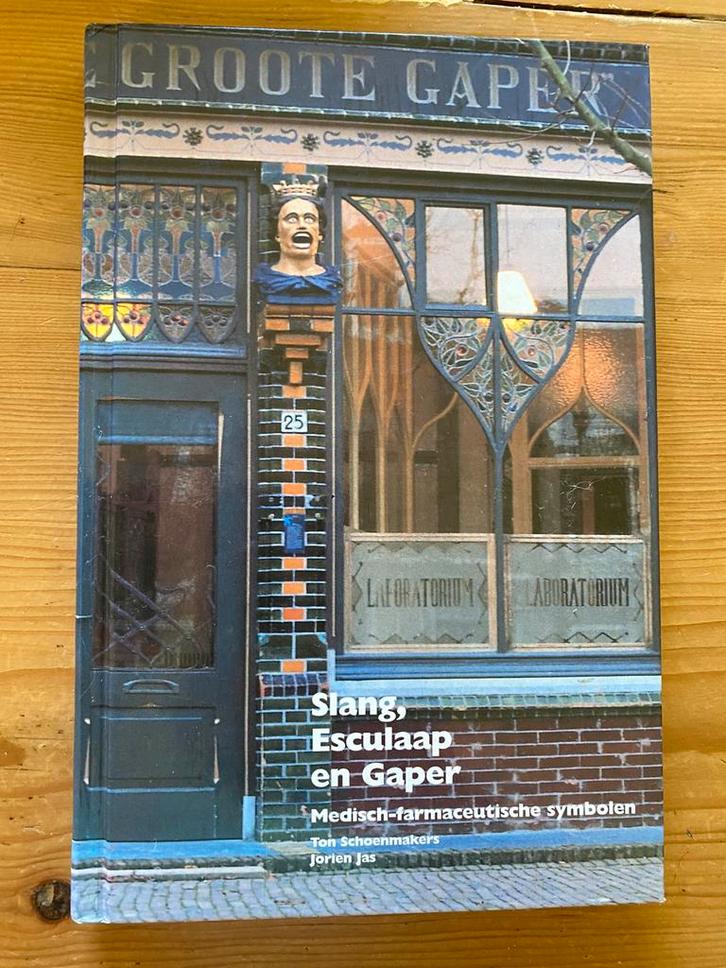 Slang, esculaap en gaper - Ton Schoenmakers, Boeken, Kunst en Cultuur | Beeldend, Gelezen, Ophalen of Verzenden