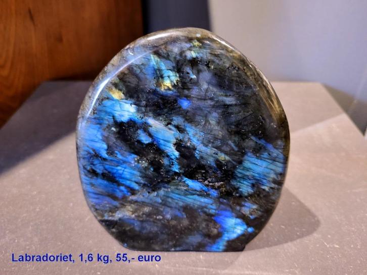 Labradoriet sculptuur, ong. 1,6kg, ong. 15cm hoog, 55,- euro, Verzamelen, Mineralen en Fossielen, Mineraal, Ophalen