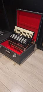 Mooie Accordeon Stella met orginele koffer en riem 5 registe, Muziek en Instrumenten, Accordeons, Ophalen of Verzenden, Zo goed als nieuw