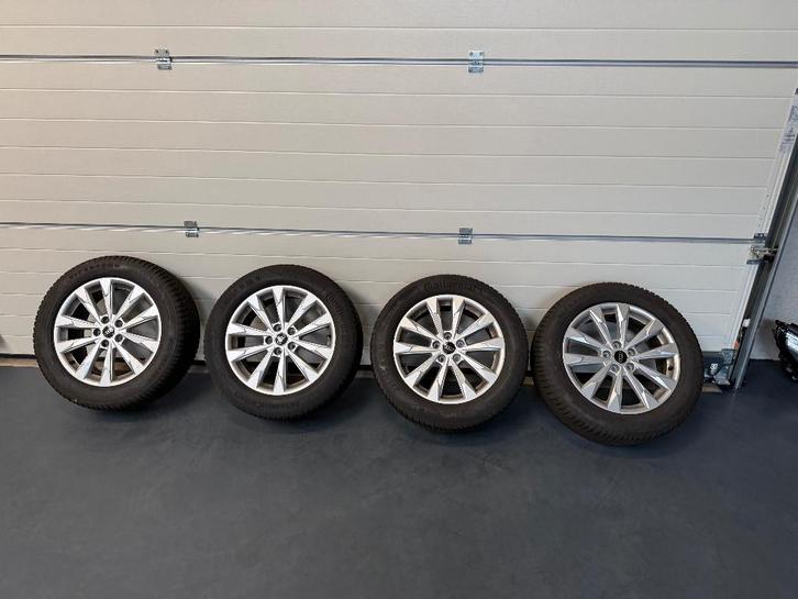 Originele Audi Q3 18” Velgenset + ContinentalAllSeason €699, Auto-onderdelen, Banden en Velgen, Banden en Velgen, Winterbanden