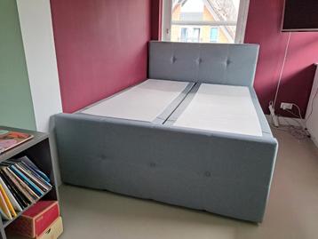 Boxspringbed 200x160 cm met opbergruimte beschikbaar voor biedingen