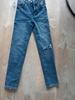 Stradivarius Mom Slim Jeans - Maat 34, Blauw, Nieuw, Ophalen of Verzenden, W27 (confectie 34) of kleiner