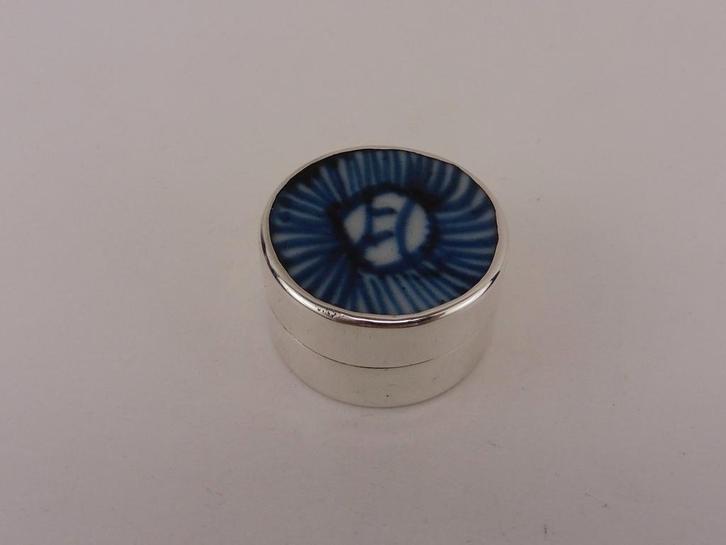 Zilveren pillendoosje                                   Z230, Antiek en Kunst, Antiek | Goud en Zilver, Zilver, Ophalen of Verzenden