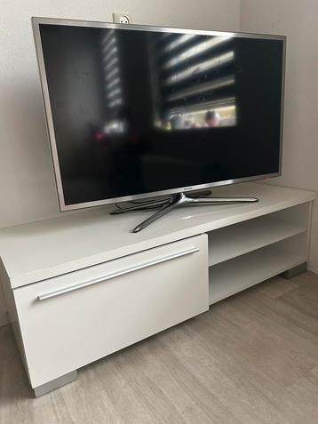 Tv- meubel gratis!! beschikbaar voor biedingen