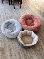 Drie hondenmanden. Ongeveer 75, 65 re. 55 cm, Ophalen, Zo goed als nieuw, Pluche