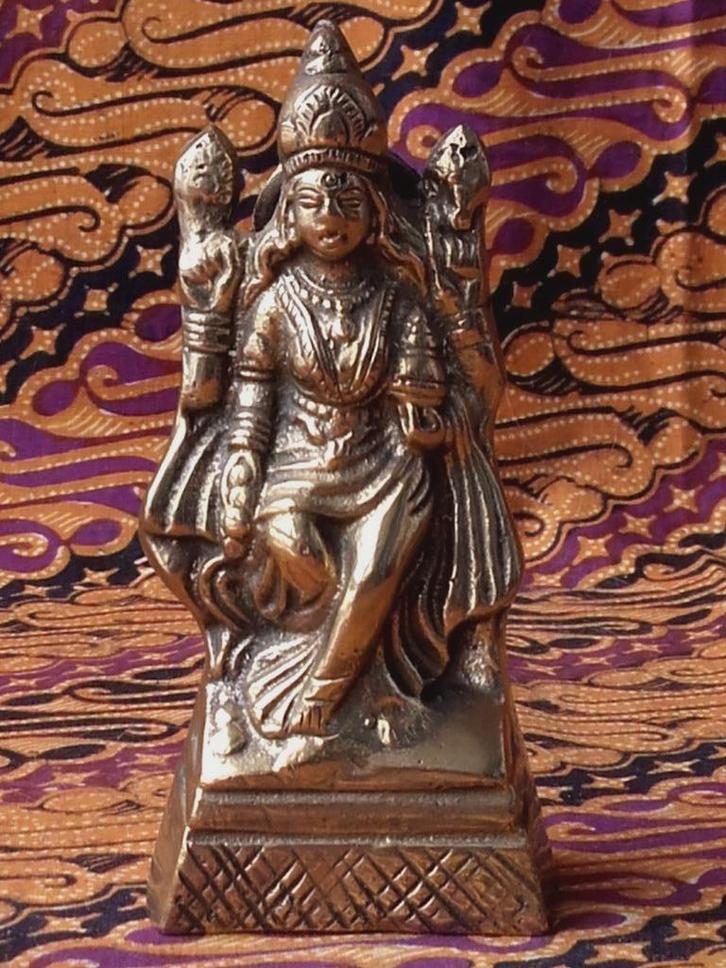 Mooi zwaar oud Oosters tempelbeeldje van koper 11,8 cm., Antiek en Kunst, Kunst | Niet-Westerse kunst, Ophalen of Verzenden