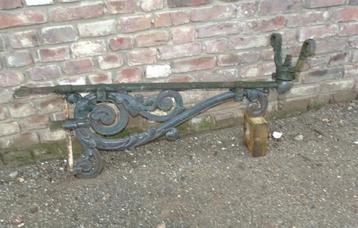 antieke gietijzeren muursteun voor buitenlamp gevellamp  beschikbaar voor biedingen