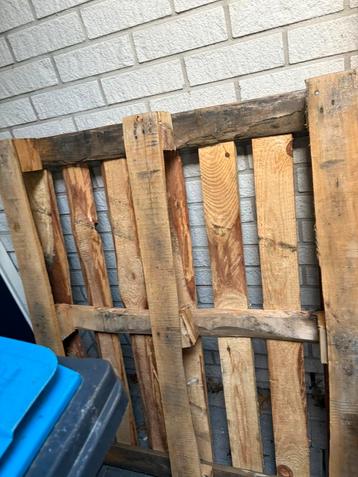 Houten pallet gratis afhalen beschikbaar voor biedingen