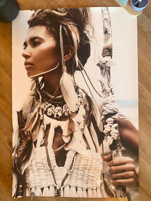 Grote poster warrior vrouw van Desenio, Verzamelen, Posters, Zo goed als nieuw, A1 t/m A3, Rechthoekig Staand, Ophalen