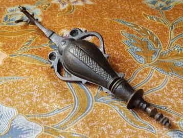 Mooie antieke Oosterse kohlhouder van brons 18,8 cm. beschikbaar voor biedingen