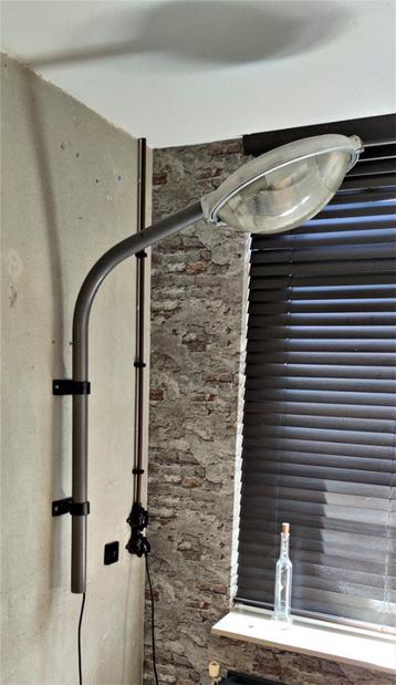 Industriële Philips wandlamp beschikbaar voor biedingen