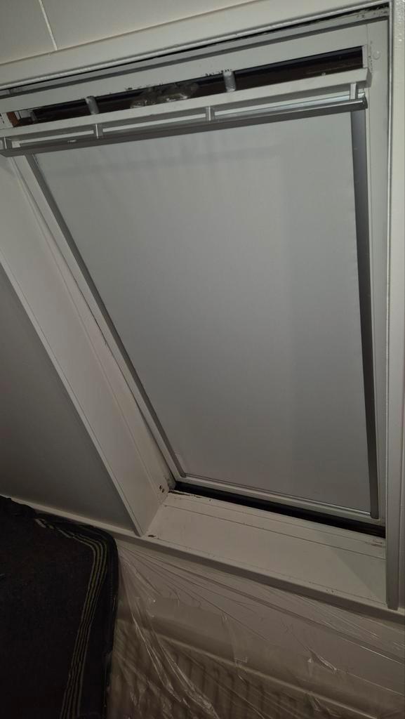 VELUX Dakraam Rolgordijn Verduisterend - Wit GGL 410, Huis en Inrichting, Stoffering | Gordijnen en Lamellen, Minder dan 100 cm