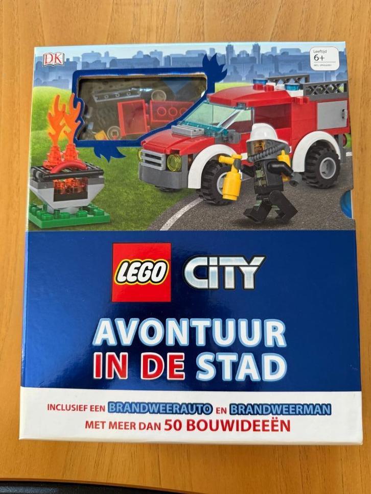 Lego City Avontuur in de stad boek brandweerauto minifiguur, Kinderen en Baby's, Speelgoed | Duplo en Lego, Nieuw, Lego, Complete set