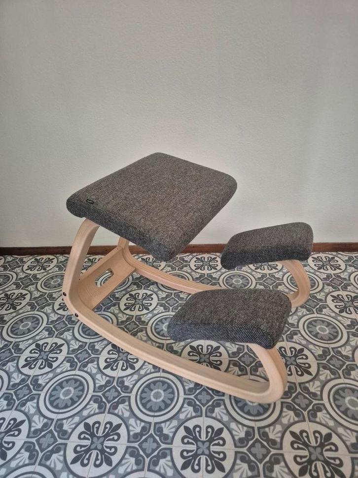 Varier Variable Balans Kniestoel - Grijs, Huis en Inrichting, Stoelen, Zo goed als nieuw, Eén, Stof, Grijs, Ophalen