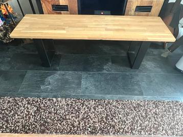 Salontafel. Bankje beschikbaar voor biedingen