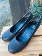 Mooie zwarte leren pumps Fred de la Bretoniere ruime 39, Kleding | Dames, Schoenen, Fred de la Bretoniere, Verzenden, Zwart, Gedragen