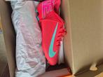 Gloednieuwe Nike voetbalschoenen maat 45, Sport en Fitness, Voetbal, Ophalen of Verzenden, Nieuw, Schoenen