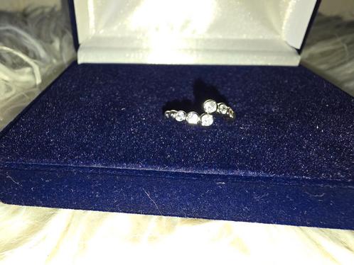 Elegante zilveren ring, Sieraden, Tassen en Uiterlijk, Ringen, Nieuw, Dame, Zilver, Zilver, Ophalen of Verzenden