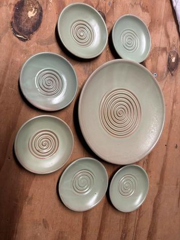 Handgemaakt Aardewerk Serveerset beschikbaar voor biedingen