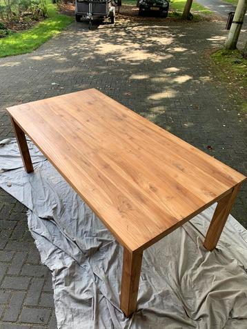 Teakhouten eettafel 200x100cm beschikbaar voor biedingen