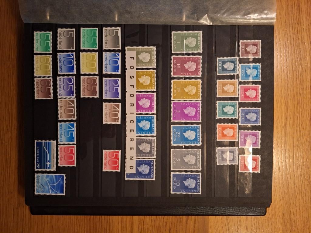 Postzegelalbum Nederland en Buitenland, Postzegels en Munten, Postzegels | Volle albums en Verzamelingen, Ophalen of Verzenden