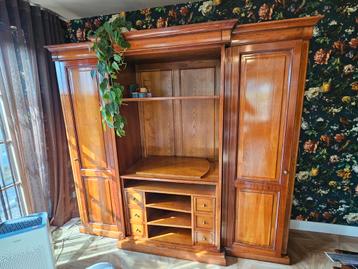 nette Italiaanse kast. Grande Arredo beschikbaar voor biedingen