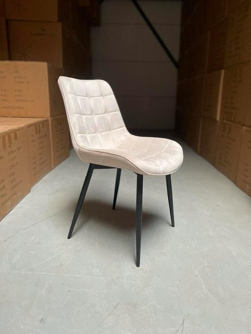 Mooie nieuwe velvet eetkamerstoel,  nergens goedkoper!, Huis en Inrichting, Stoelen, Nieuw, Stof, Ophalen of Verzenden