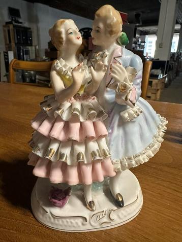 Vintage, antiek poselein, aardewerk bisqui  beschikbaar voor biedingen