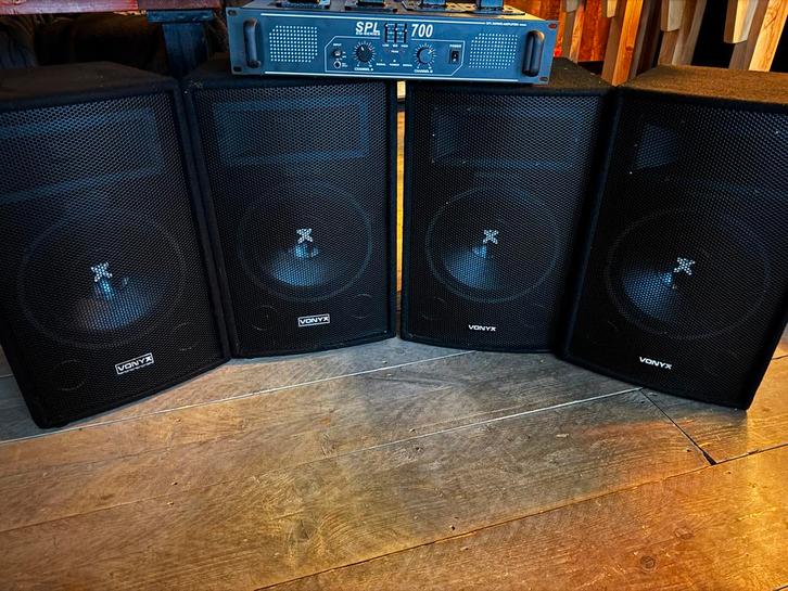 Vonyx Disco Speakers + Skytec Versterker + Wandsteunen, Audio, Tv en Foto, Luidsprekers, Gebruikt, Front, Rear of Stereo speakers