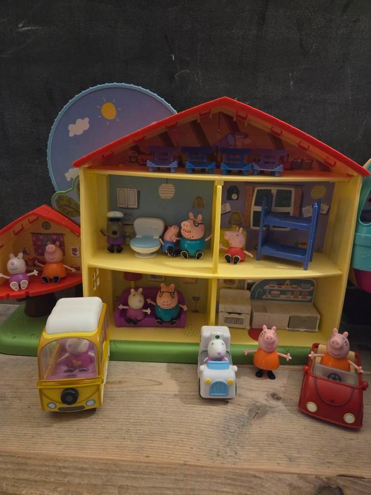 Peppa Pig Speelhuis met Figuren en Voertuigen, Kinderen en Baby's, Speelgoed | Overig, Gebruikt, Jongen of Meisje, Ophalen of Verzenden